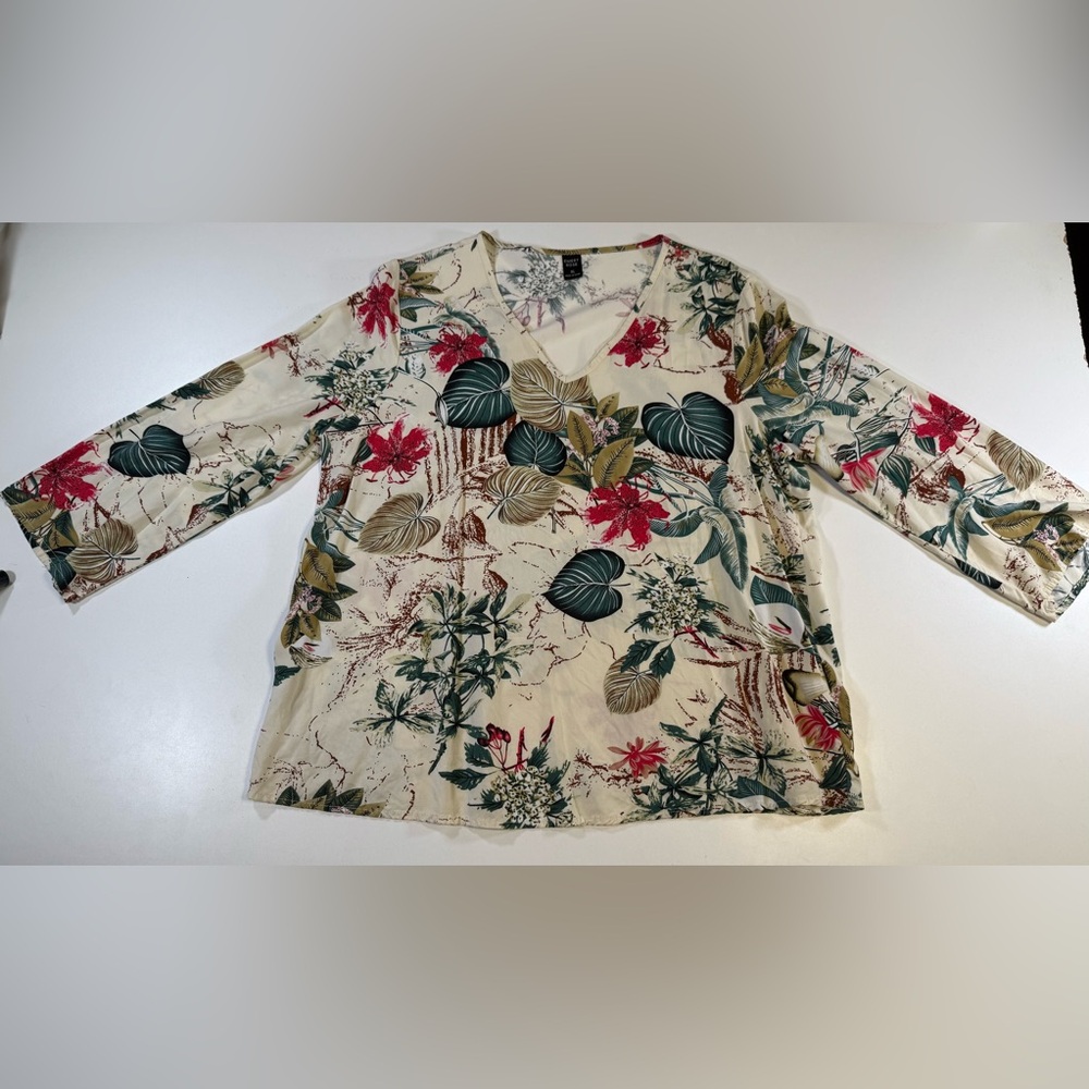 Elegant Green and Cream Fitted Blouse